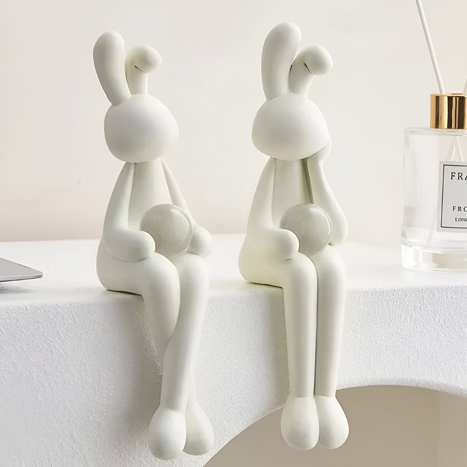 BunnyOrb - Figurines de lapin élégantes avec boule en verre