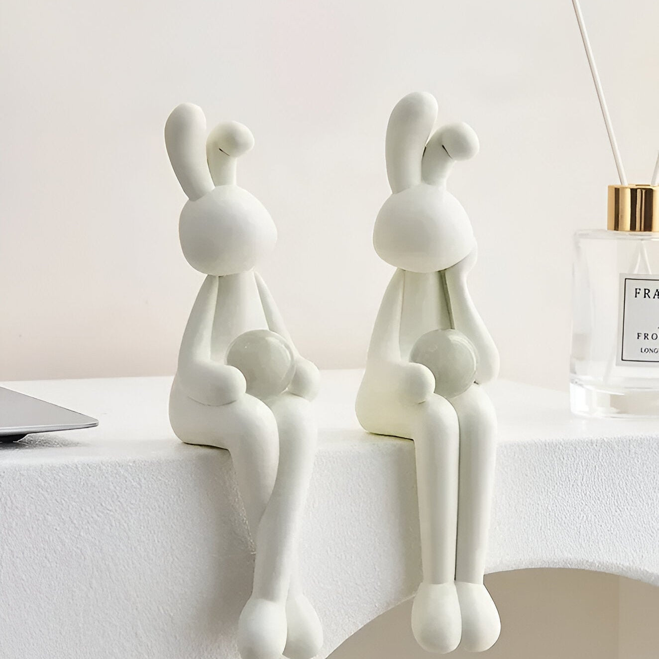 BunnyOrb - Figurines de lapin élégantes avec boule en verre