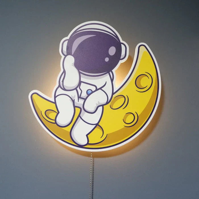 AstroLight - Lampe murale astronaute avec une touche magique