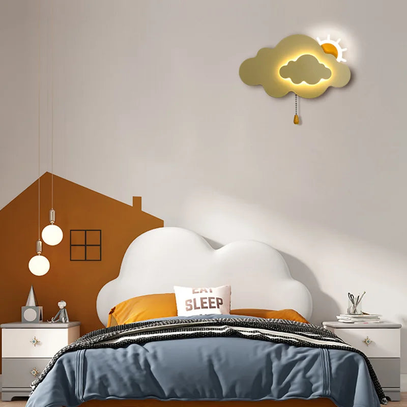 Lampe Murale SolSky – Lampe en forme de ciel fantaisiste avec motif de soleil joyeux pour la chambre d'enfant