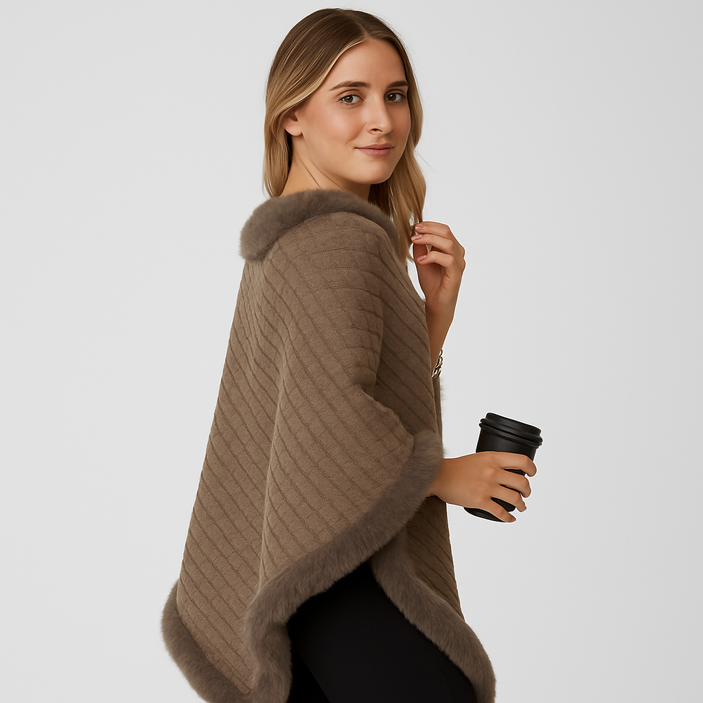 Loretta | Pull en tricot à motif Zopf, manches chauve-souris et bordure en fourrure