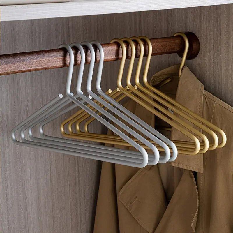 HangerSet - cintres métalliques modernes et fins (4+1 pièces)