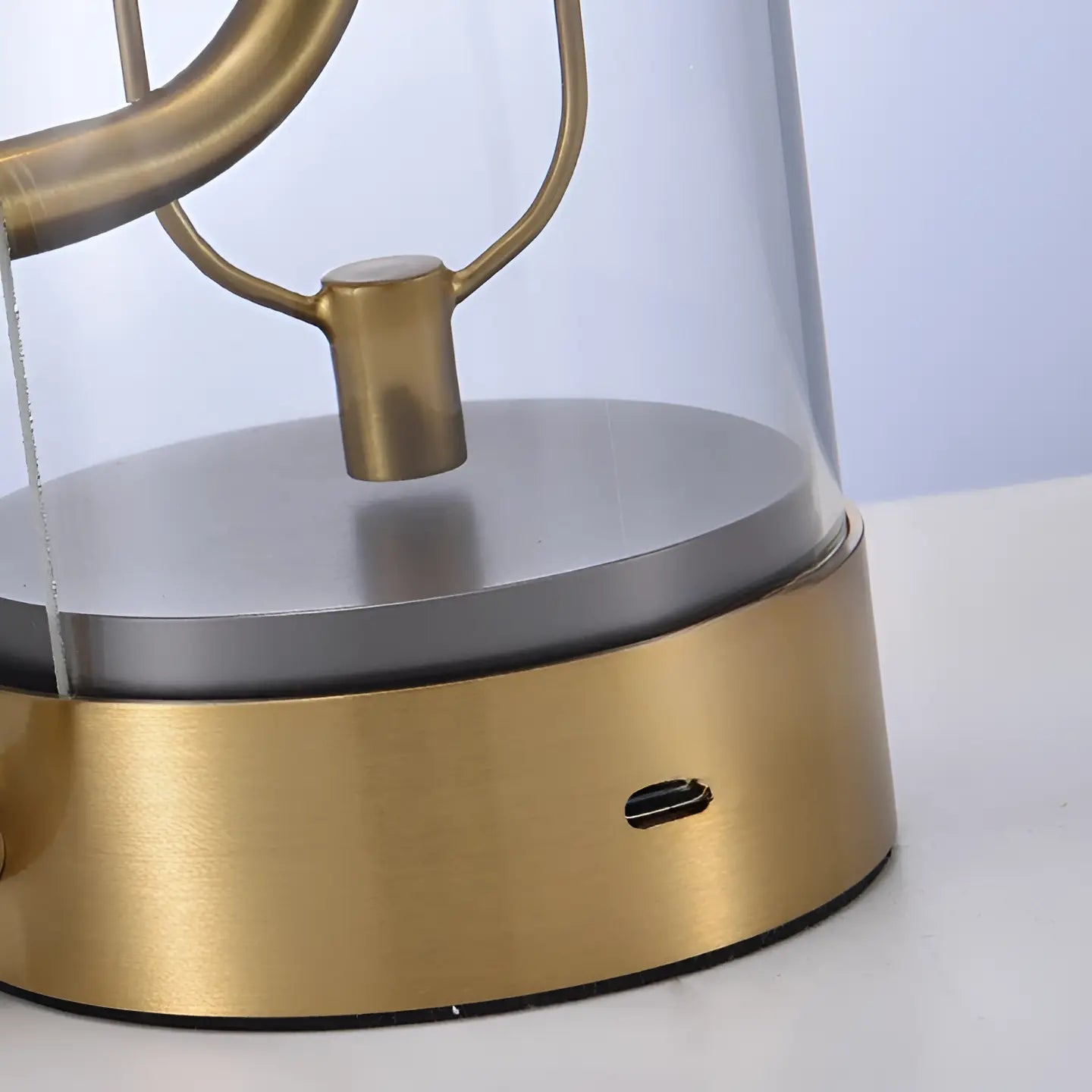 LumiGlow - Lampe de table LED ajustable pour une atmosphère conviviale