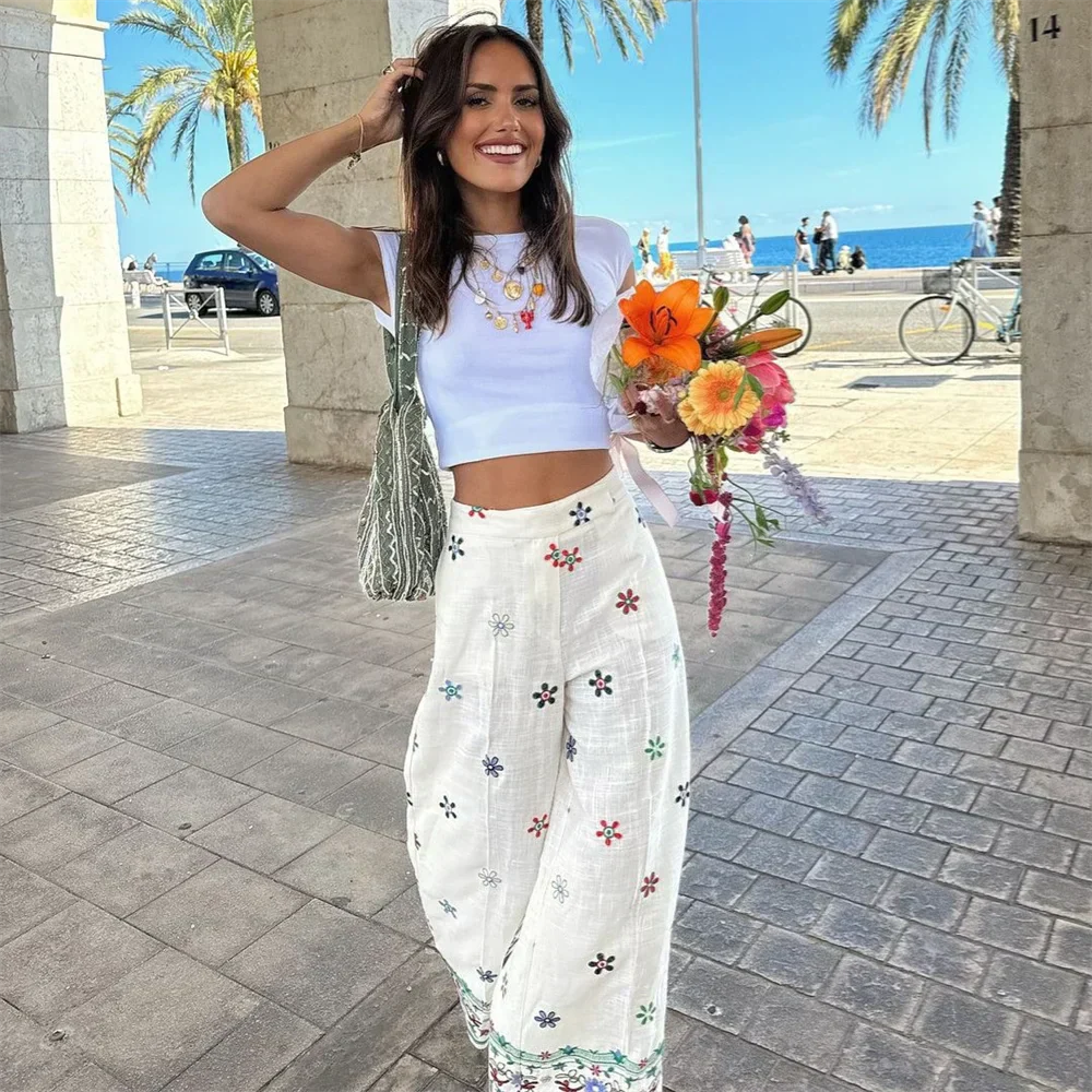 Pantalon droit à broderie florale en coupe décontractée Ruby