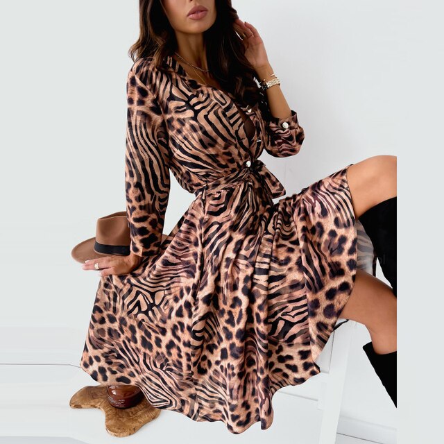 Alma - Robe vintage à lacets avec décolleté en V profond et manches longues