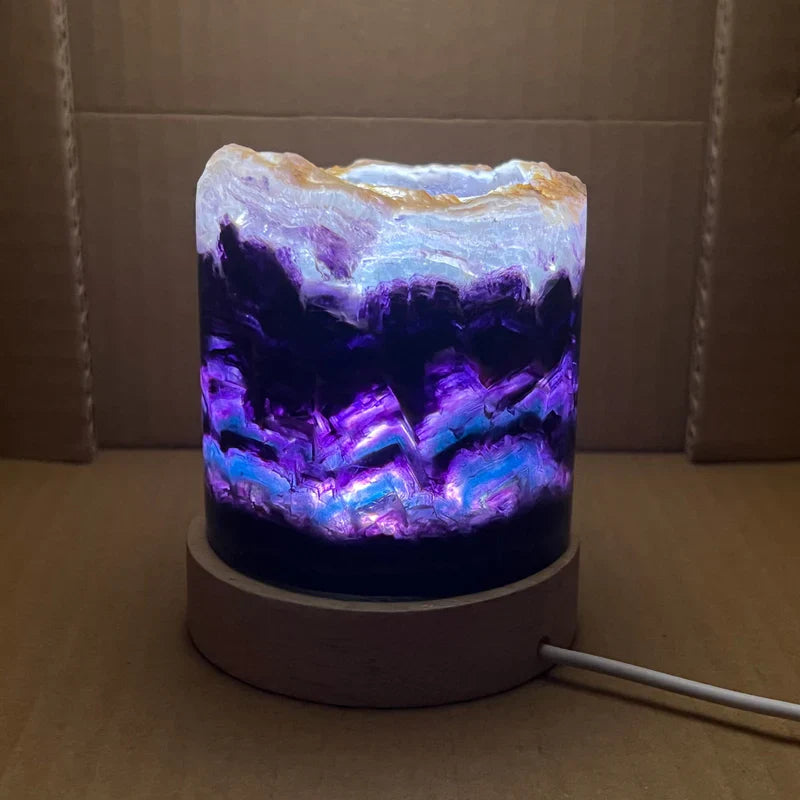 AuraFluor – Lampe de table en fluorite avec des effets lumineux enchanteurs pour une atmosphère apaisante