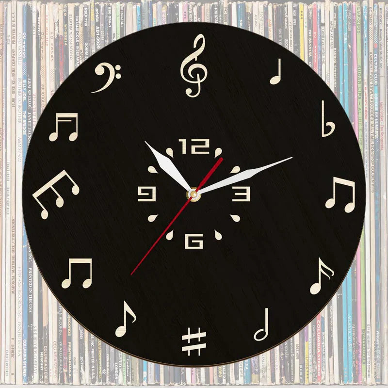 Horloge murale artistique NoteRhythm – Design avec des notes musicales pour intérieurs modernes