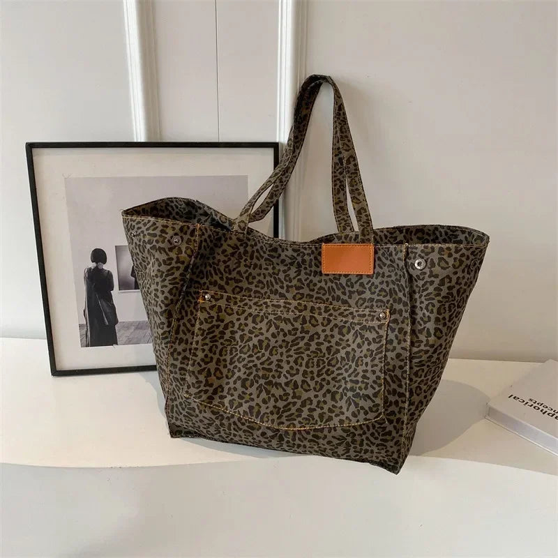 Leila - Sac à épaule oversized à imprimé léopard
