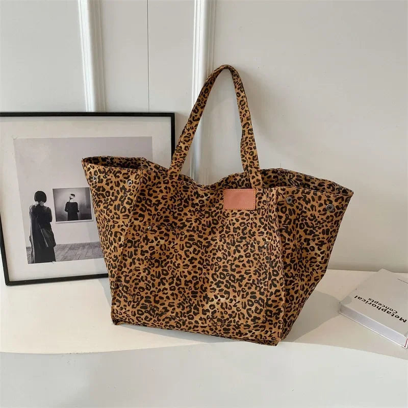 Leila - Sac à épaule oversized à imprimé léopard