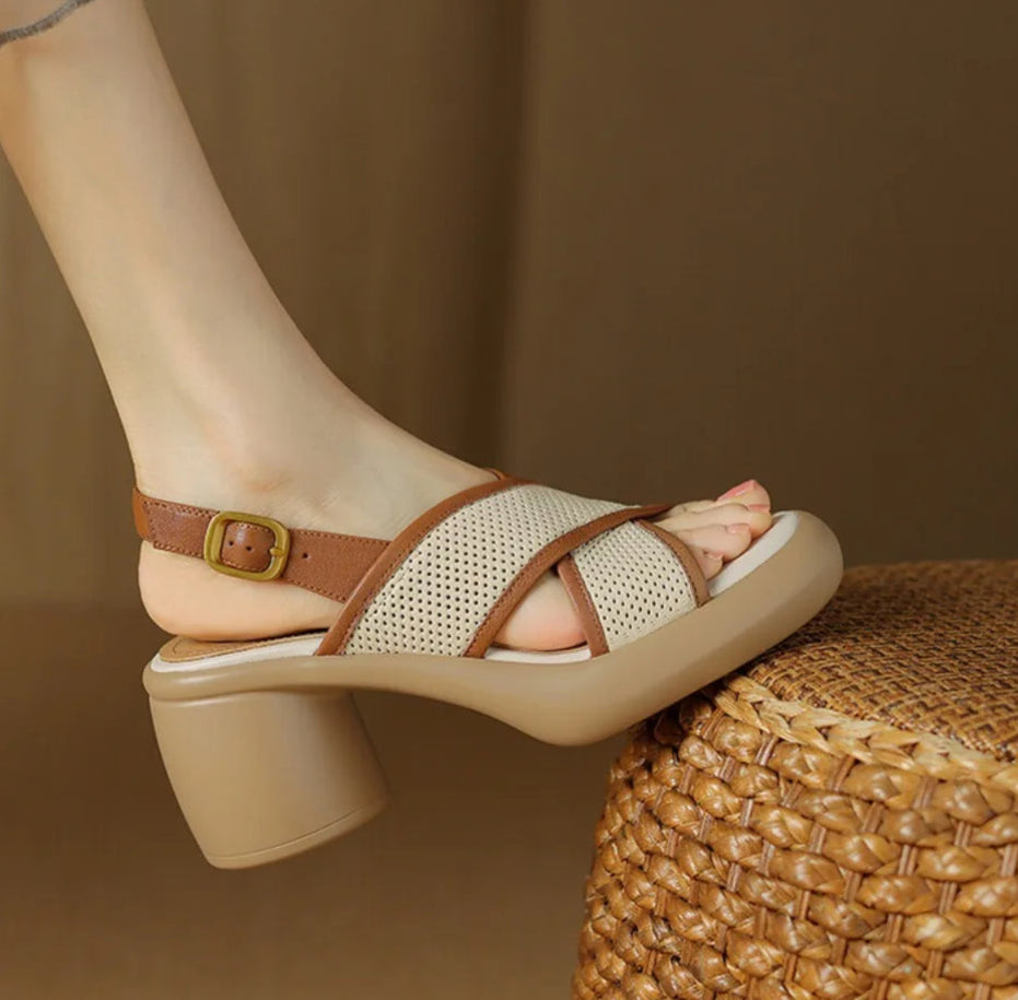 Felicia - Escarpins à bride arrière perforés et entrecroisés