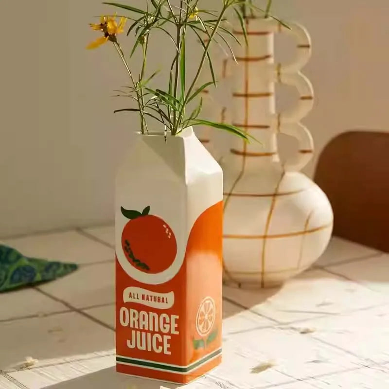 PlayfulBlooms - Vase inspirée de carton de jus d'orange