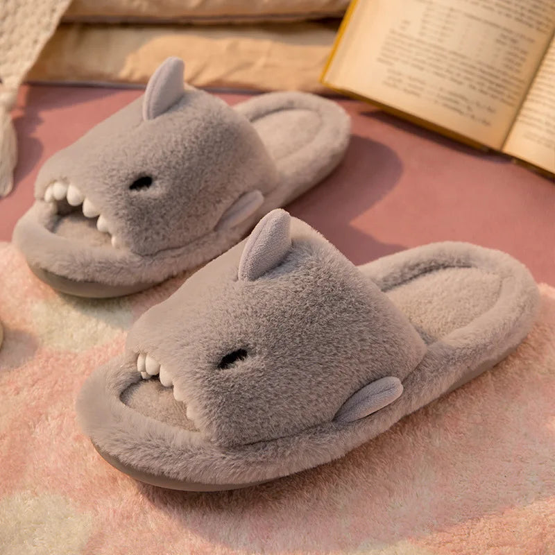 SharkSnug - Chaussons en peluche requin dessin animé pour enfants