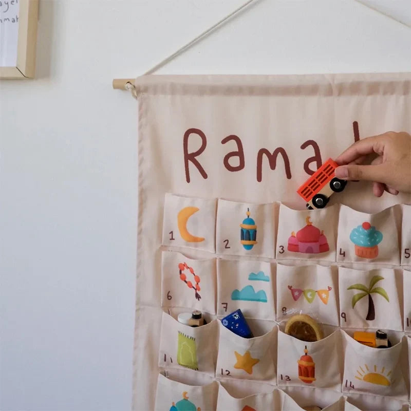 Calendrier de l'Avent suspendu décoration compte à rebours Ramadan Moubarak