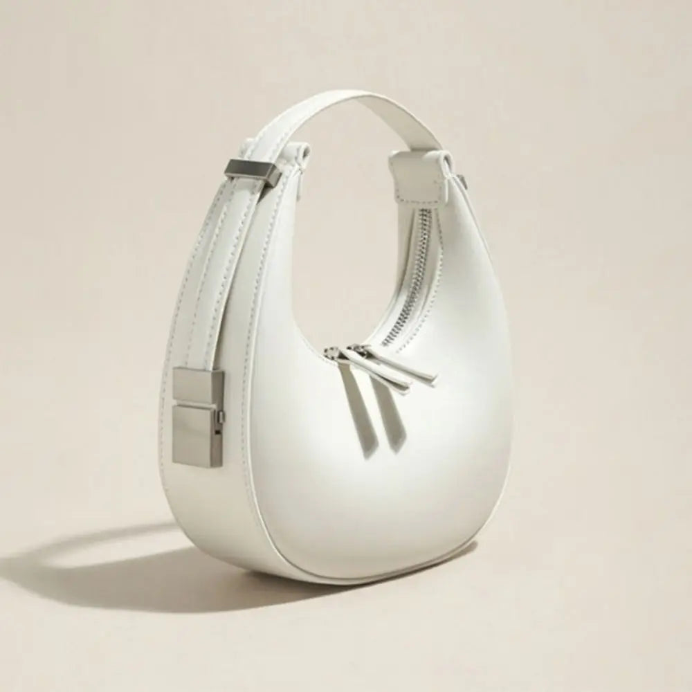 Sac demi-lune au style minimaliste