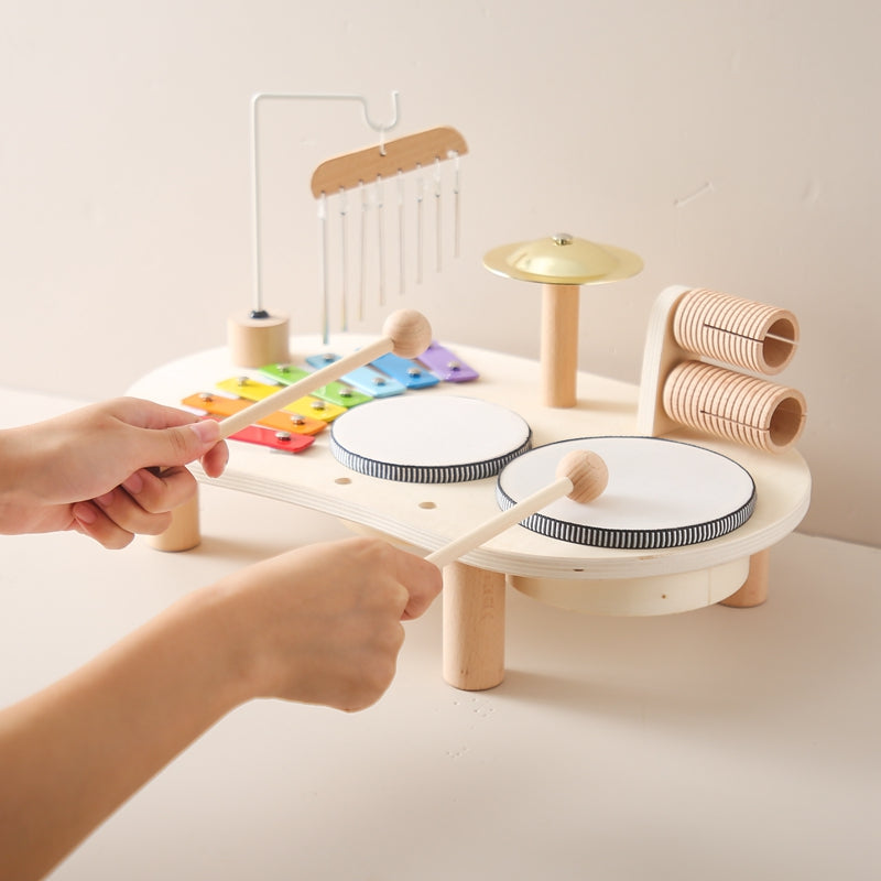 MelodyPlay Table de musique en bois – Instrument pédagogique tout-en-un pour tout-petits, avec tambours, xylophone et métallophones