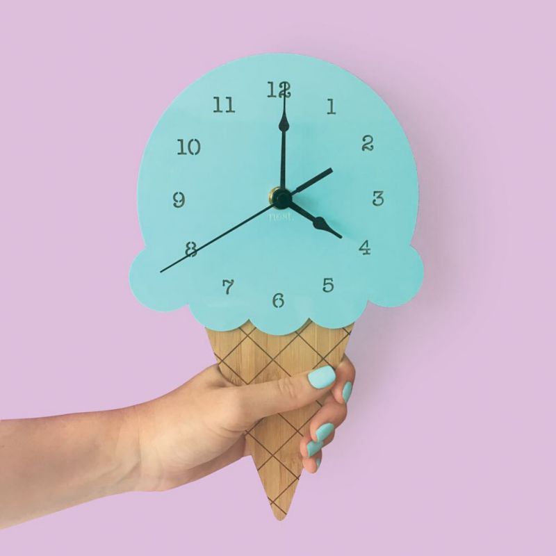 Horloge Murale FrostTime Isformet – Design Amusant et Ludique pour Espaces Créatifs