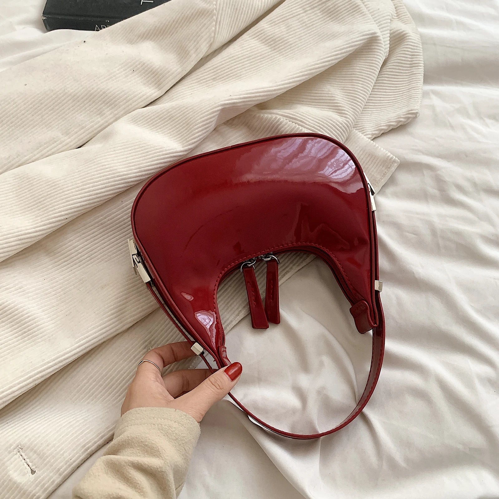 Sac à main élégante en demi-lune Mille pour femmes – Sac à bandoulière chic