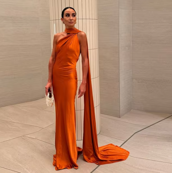 Robe dos nu Claudine | Élégance sexy à épaules dénudées avec accent de ruban de satin