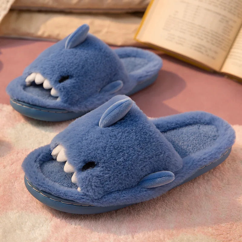 SharkSnug - Chaussons en peluche requin dessin animé pour enfants