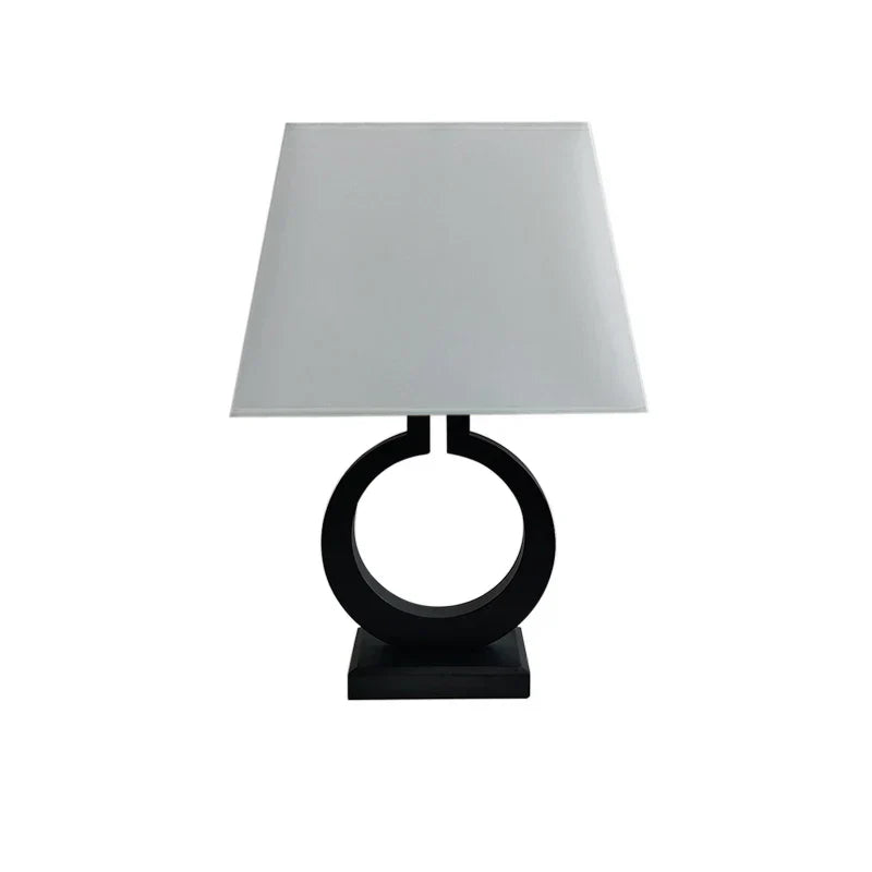 LumoEdge – Lampe de table moderne avec base noire élégante