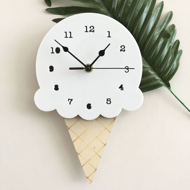 Horloge Murale FrostTime Isformet – Design Amusant et Ludique pour Espaces Créatifs