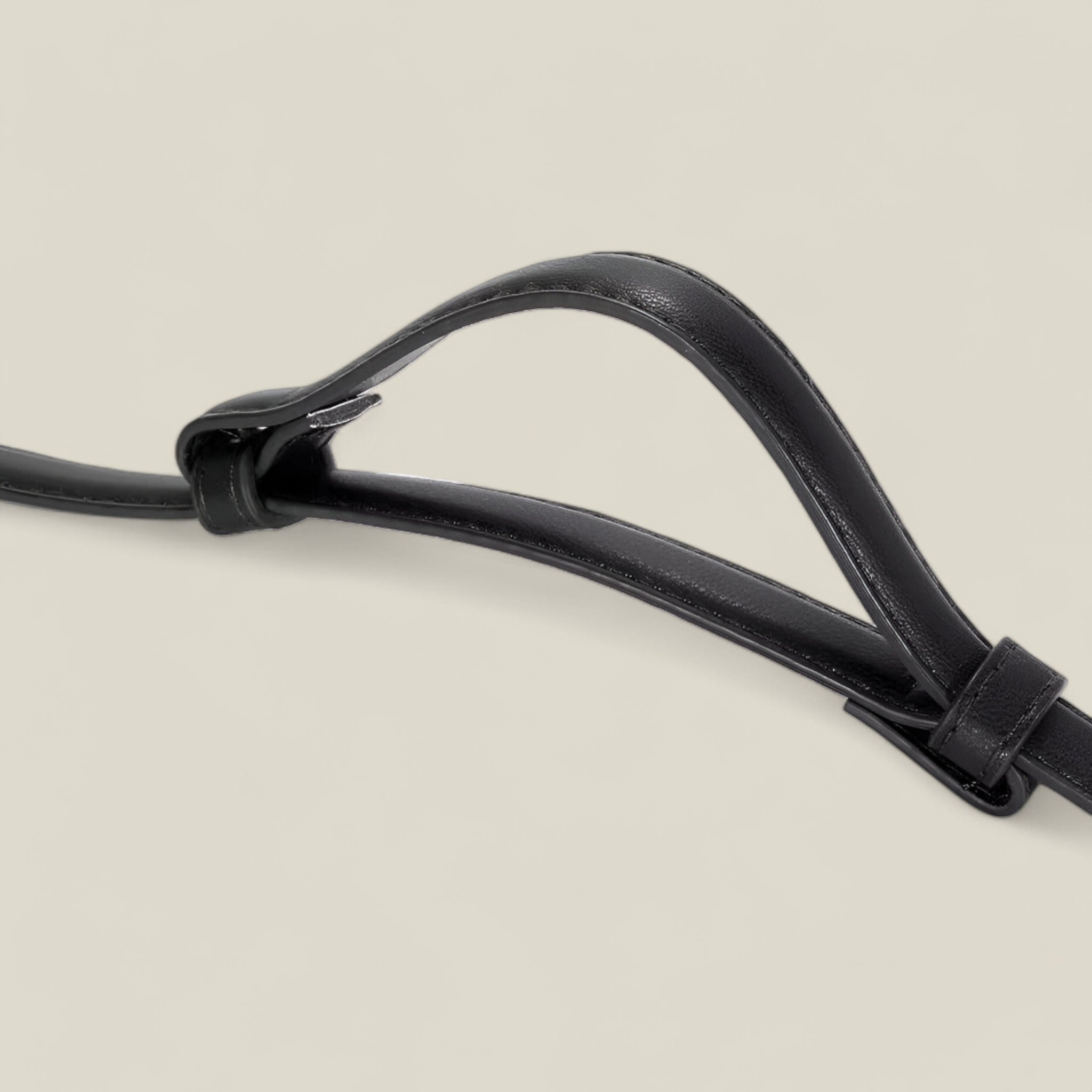 Sophia- Ceinture fine en cuir avec boucle dorée