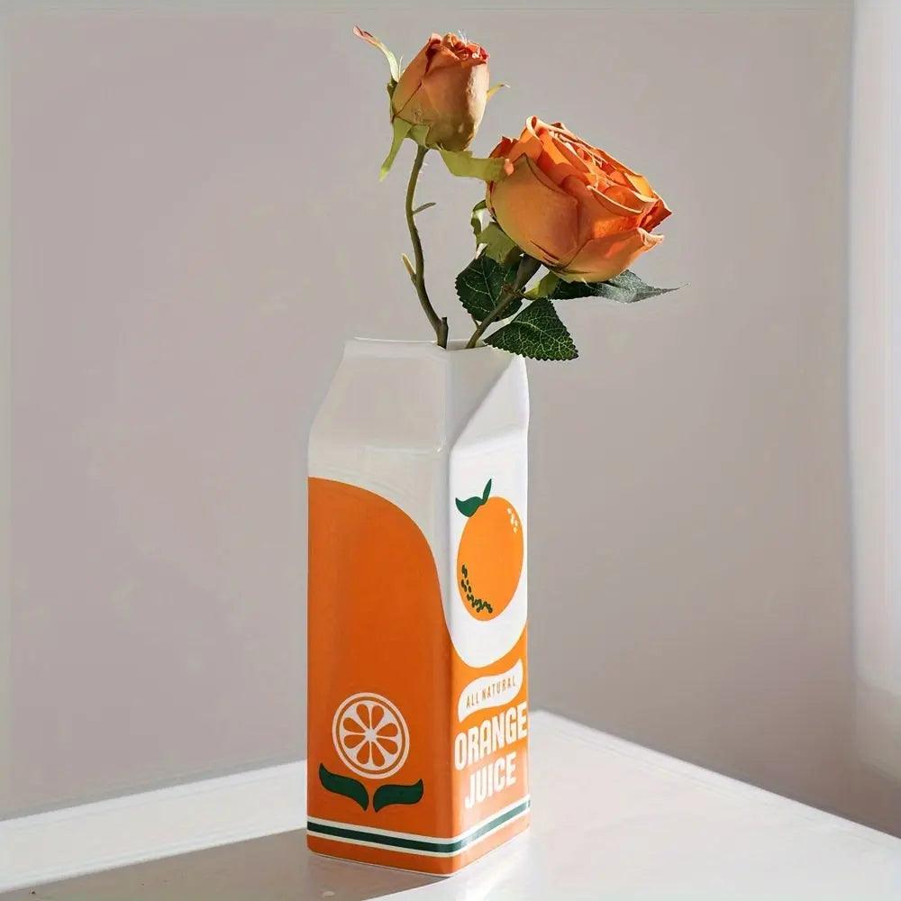 PlayfulBlooms - Vase inspirée de carton de jus d'orange