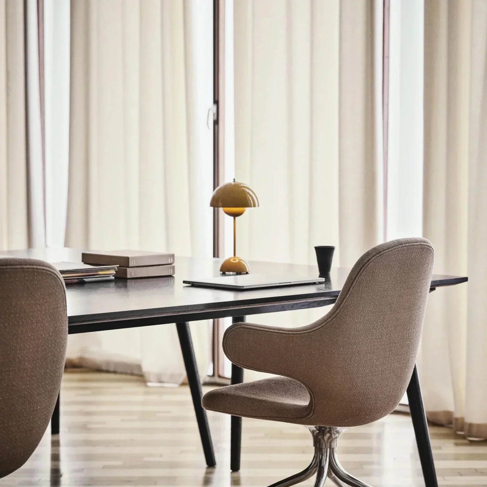 NordicGlow - Lampe de table design en forme de champignon moderne