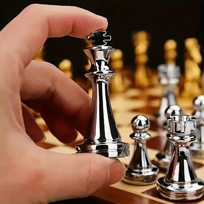 Jeu d'échecs Regal – Ensemble d'échecs pliable exclusif en bois avec pièces en métal