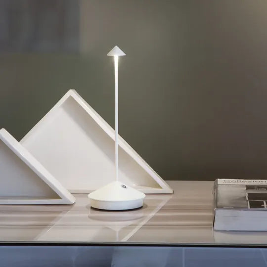 LumaGlow - Lampe de bureau LED minimaliste et écoénergétique