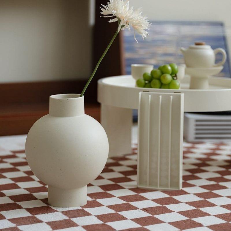 SerenityCurve - Vase élégante au design minimaliste avec silhouette lisse et incurvée