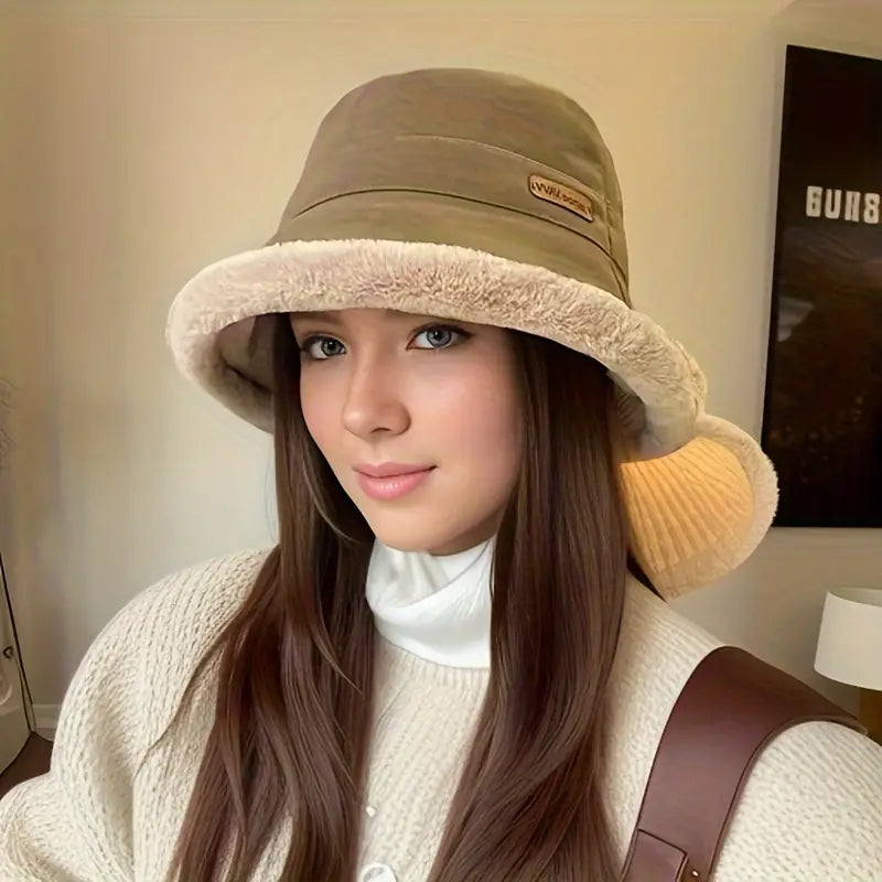 Veronica - Chapeau chic avec bord en fausse fourrure de luxe