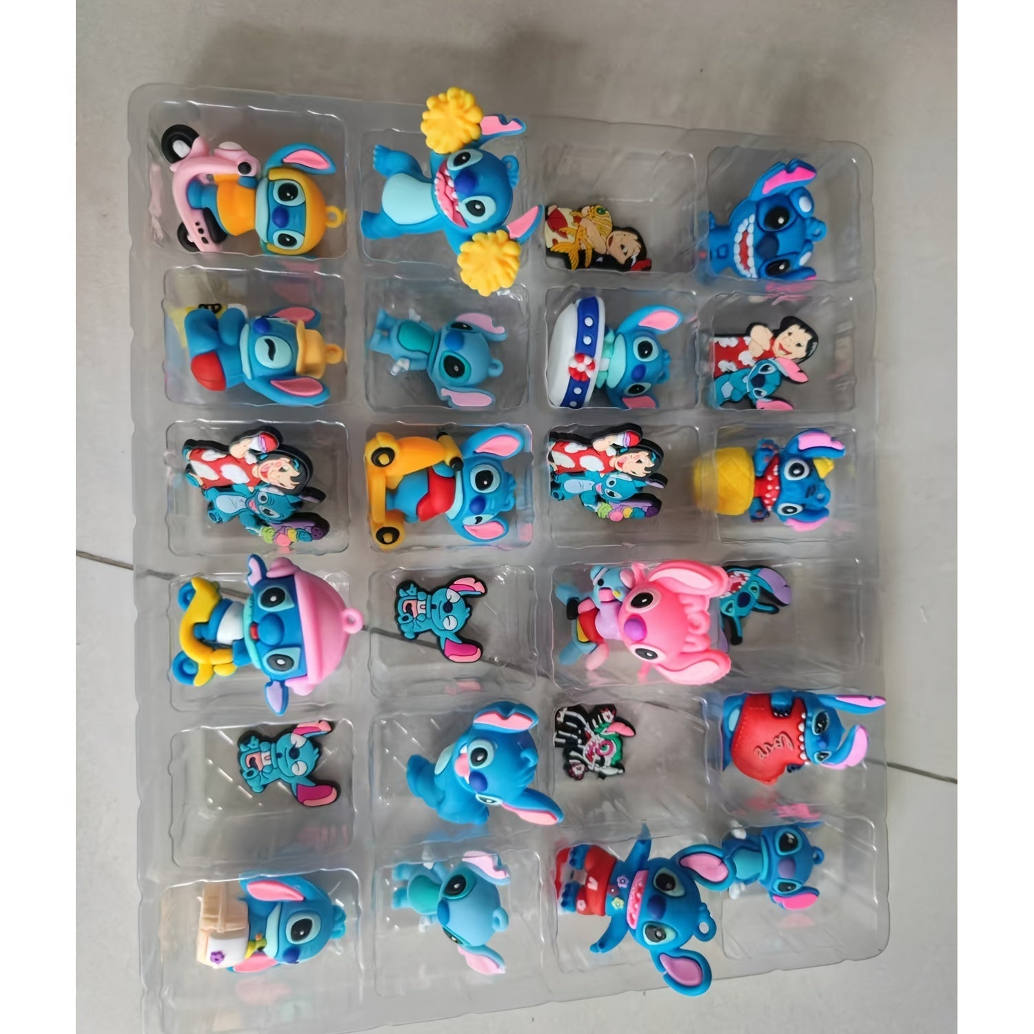 Calendrier de l'Avent Stitch | Ensemble de jeu interactif de 24 pièces avec surprise festive