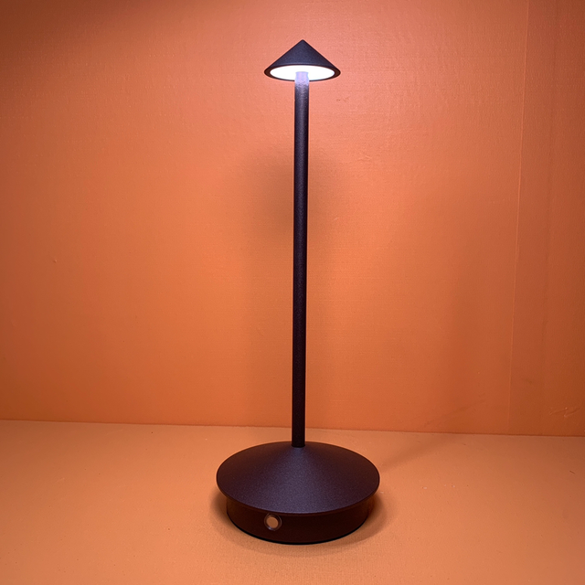 LumaGlow - Lampe de table élégante pour une atmosphère chaleureuse