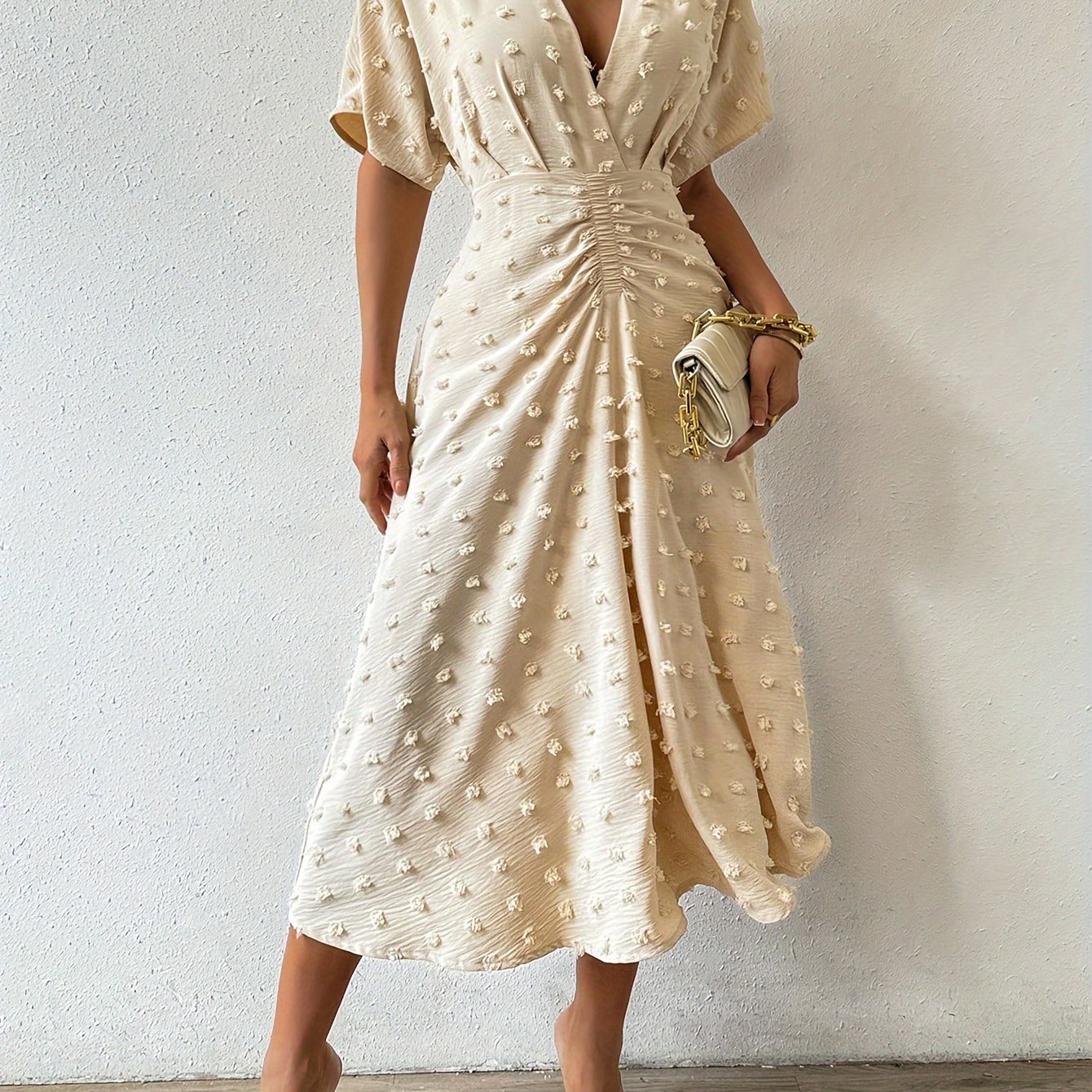 Robe midi plissée à col en V Emilie Behagelig