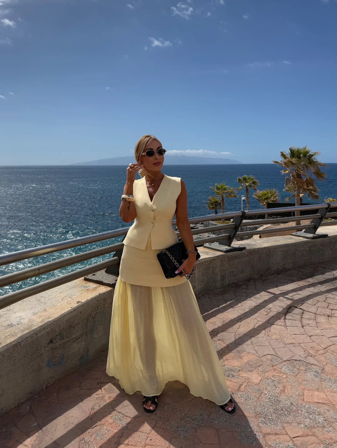 Lorine - ensemble avec jupe plissée et fermeture à boutons