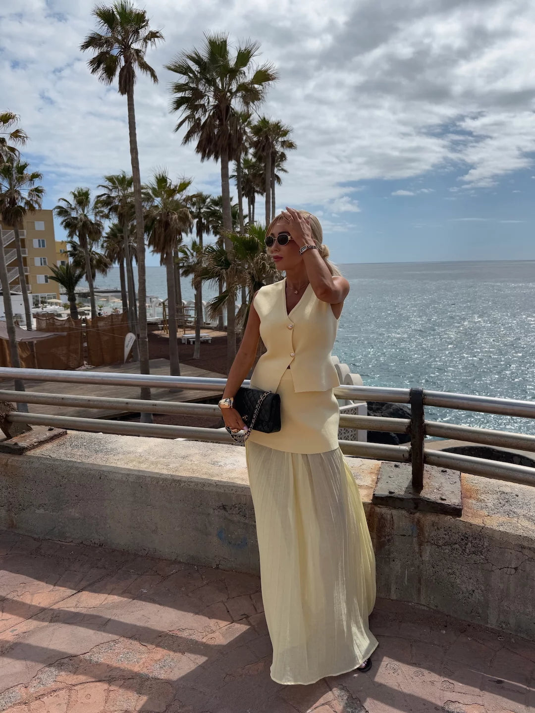 Lorine - ensemble avec jupe plissée et fermeture à boutons