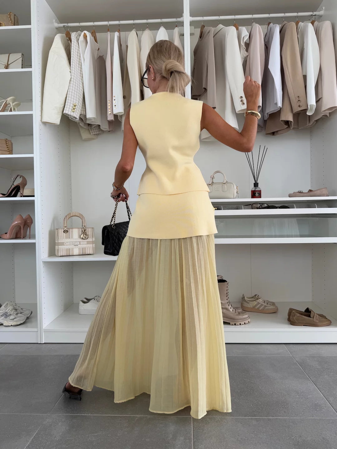 Lorine - ensemble avec jupe plissée et fermeture à boutons