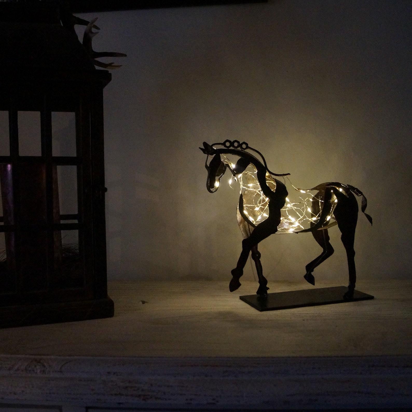 RustGlow - Sculpture abstraite en fer rouillé avec lumière LED