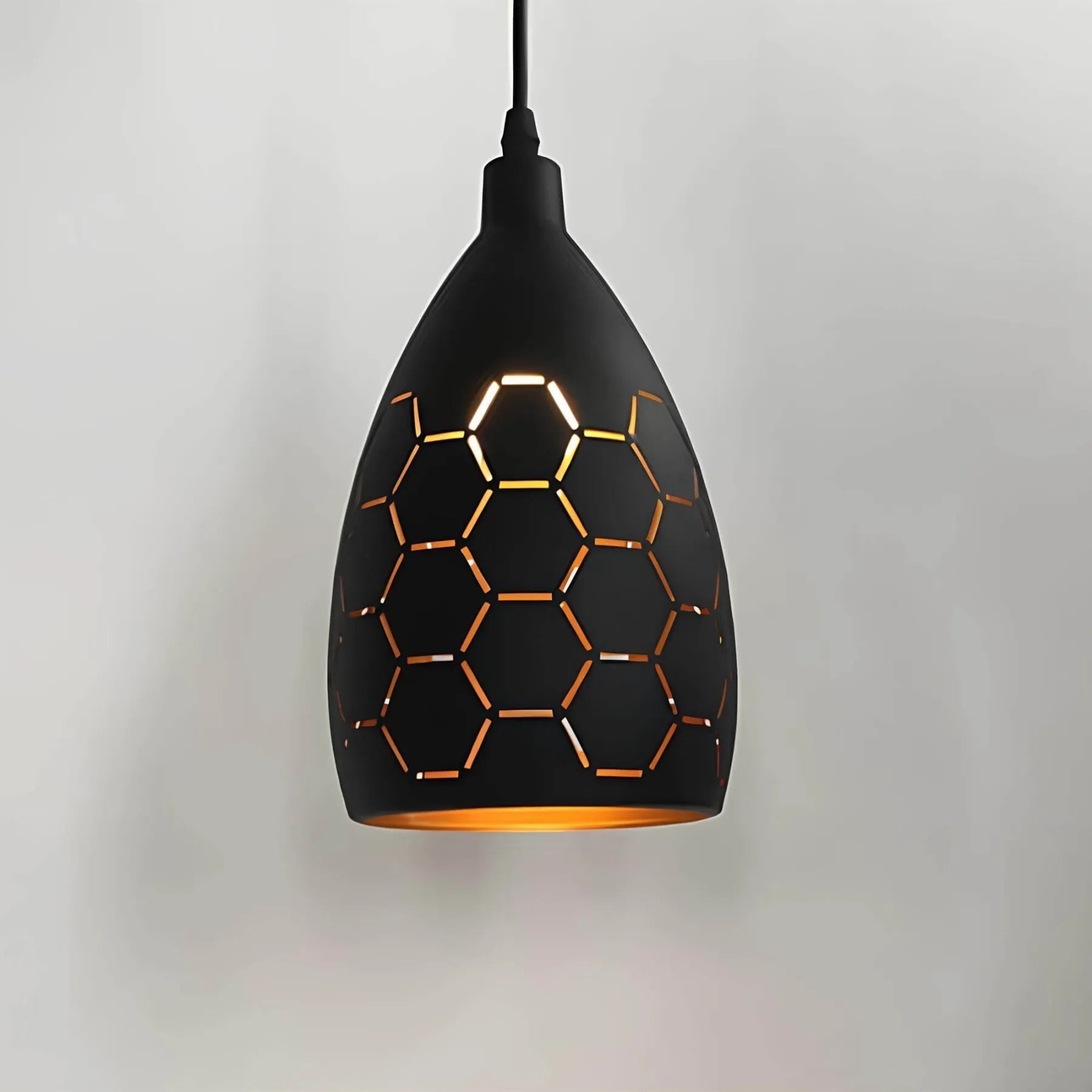 Suspension Industrielle en AcierLume – Élégance Brutale pour Décoration Moderne