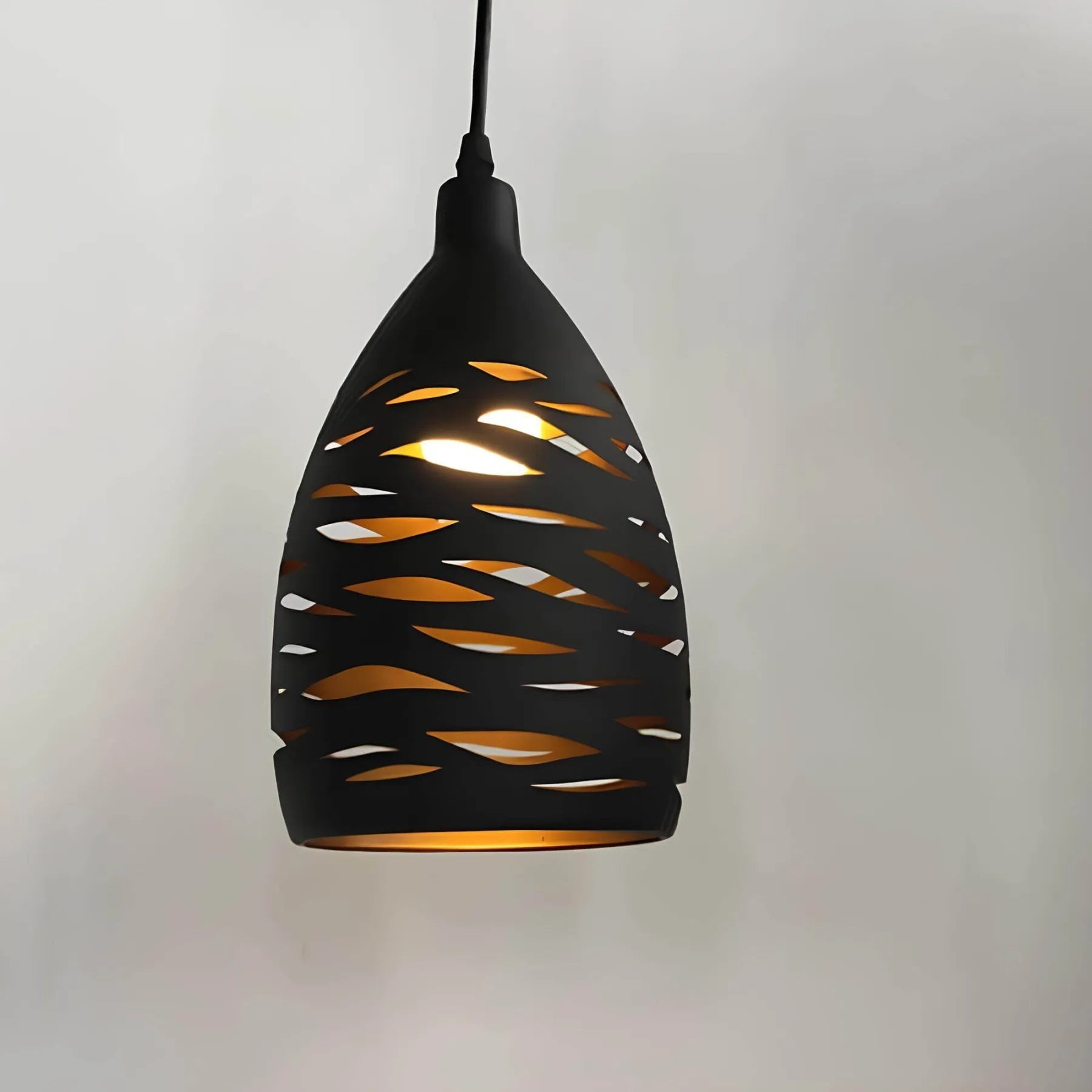 Suspension Industrielle en AcierLume – Élégance Brutale pour Décoration Moderne