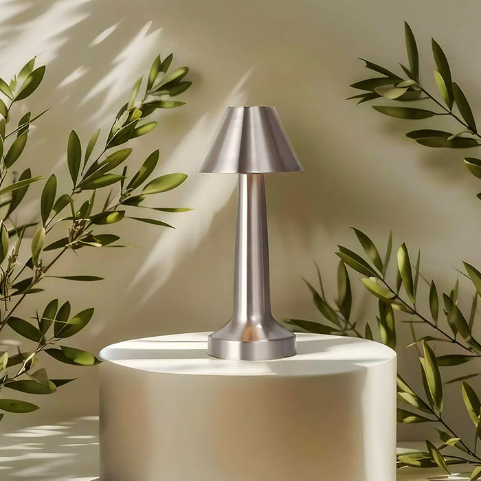LumiCone - Lampe de table moderne conique élégante