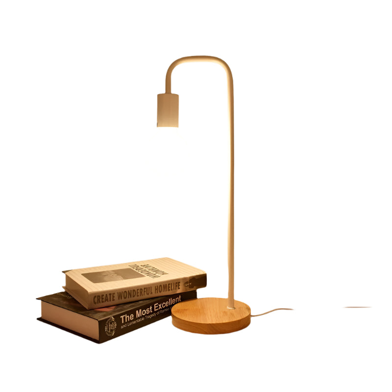 Lampe de table industrielle UrbanLume – Élégante lampe de bureau en métal