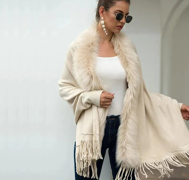 Nikoline - Poncho en fourrure douce avec manches longues