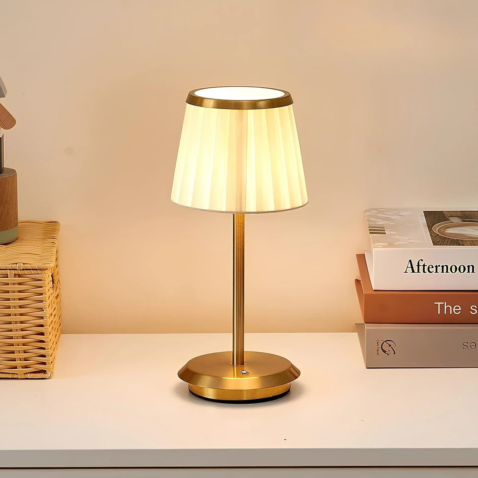 GleamTone - Élégante lampe de table plissée