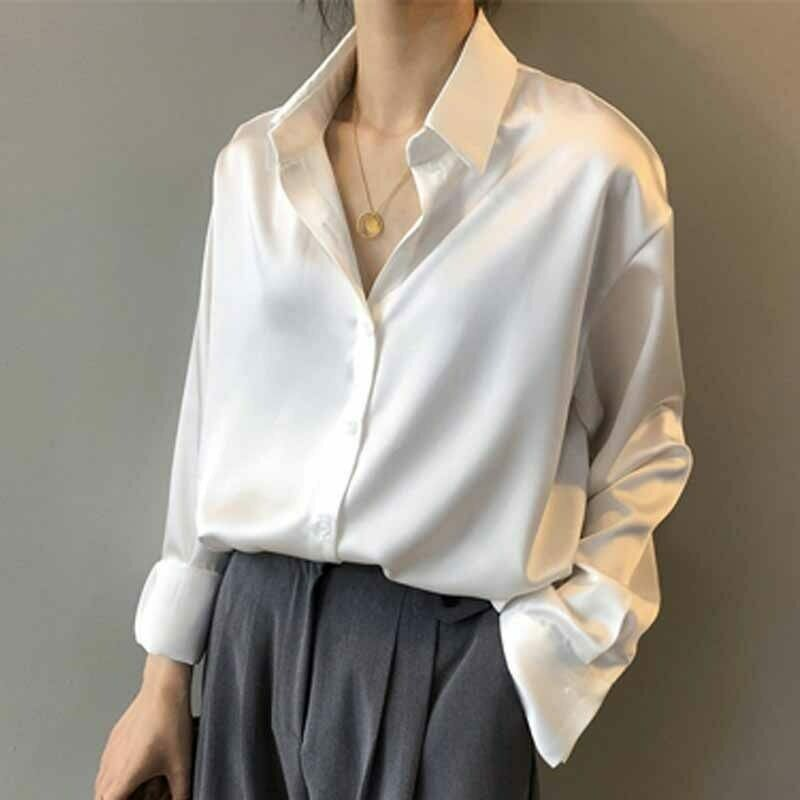Brigitte - Élégante blouse en satin à manches longues avec col classique