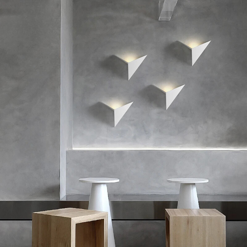 LumiTri - Lampe murale triangulaire minimaliste