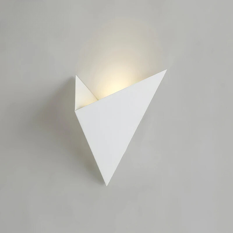 LumiTri - Lampe murale triangulaire minimaliste
