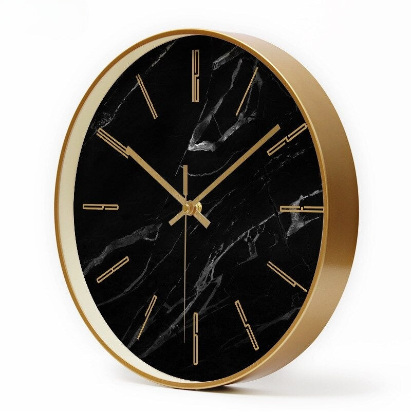 Élégance intemporelle – Horloge murale en marbre noir