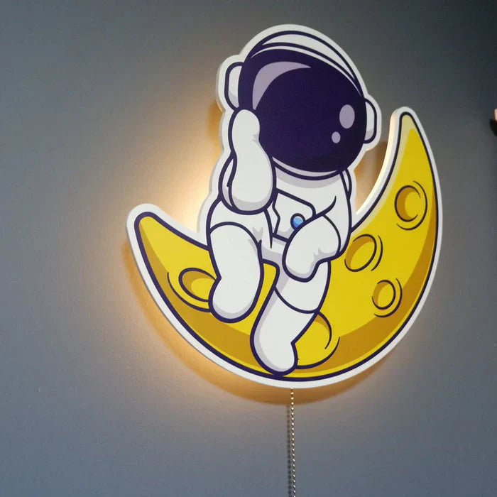 AstroLight - Lampe murale astronaute avec une touche magique